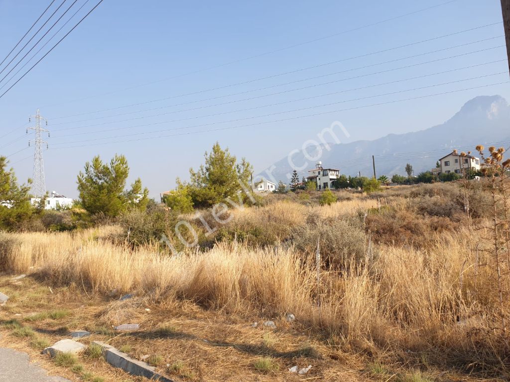 Residential Zoned Plot For Sale in Çatalköy, Kyrenia