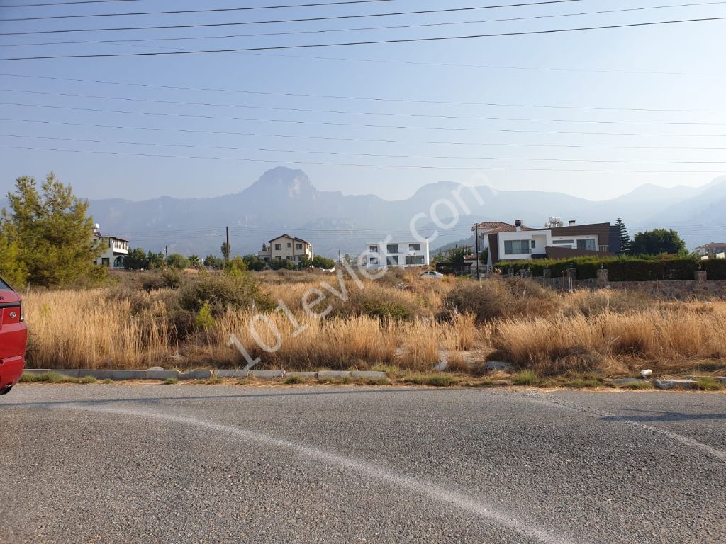 Residential Zoned Plot For Sale in Çatalköy, Kyrenia