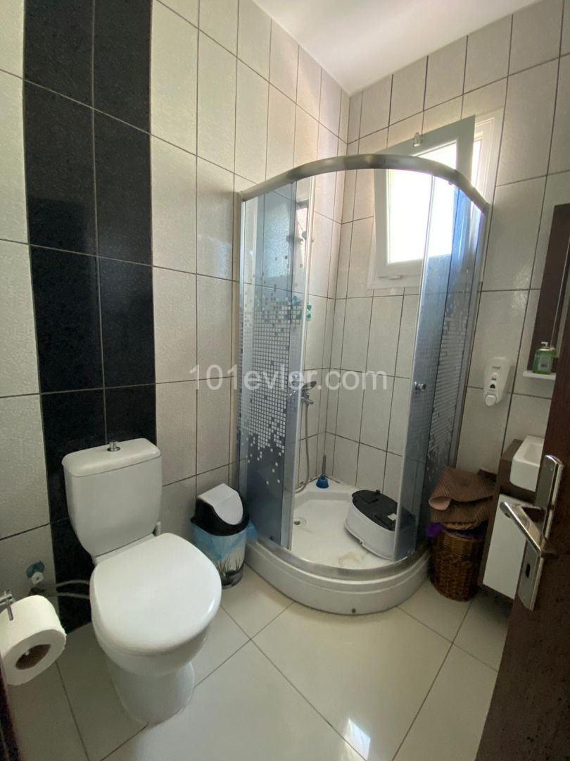 GİRNE'DE SATILIK DÜKKAN VEYA 3+1 DAİRE 