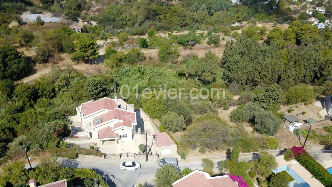 LAND FOR SALE IN BELLAPAIS ** 