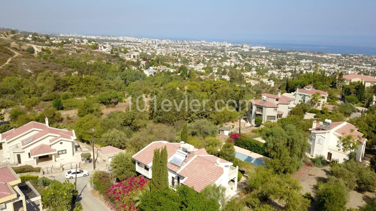 LAND FOR SALE IN BELLAPAIS ** 