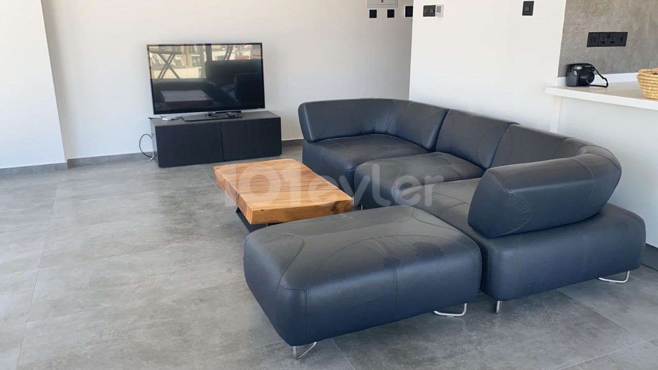 2+1 WOHNUNG ZU VERKAUFEN IN KYRENIA ** 