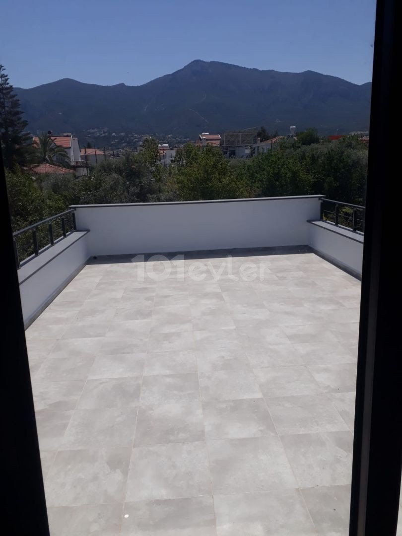 PENTHOUSE MIT VOLL AUSGESTATTETEM KOMFORT IN KYRENIA ** 