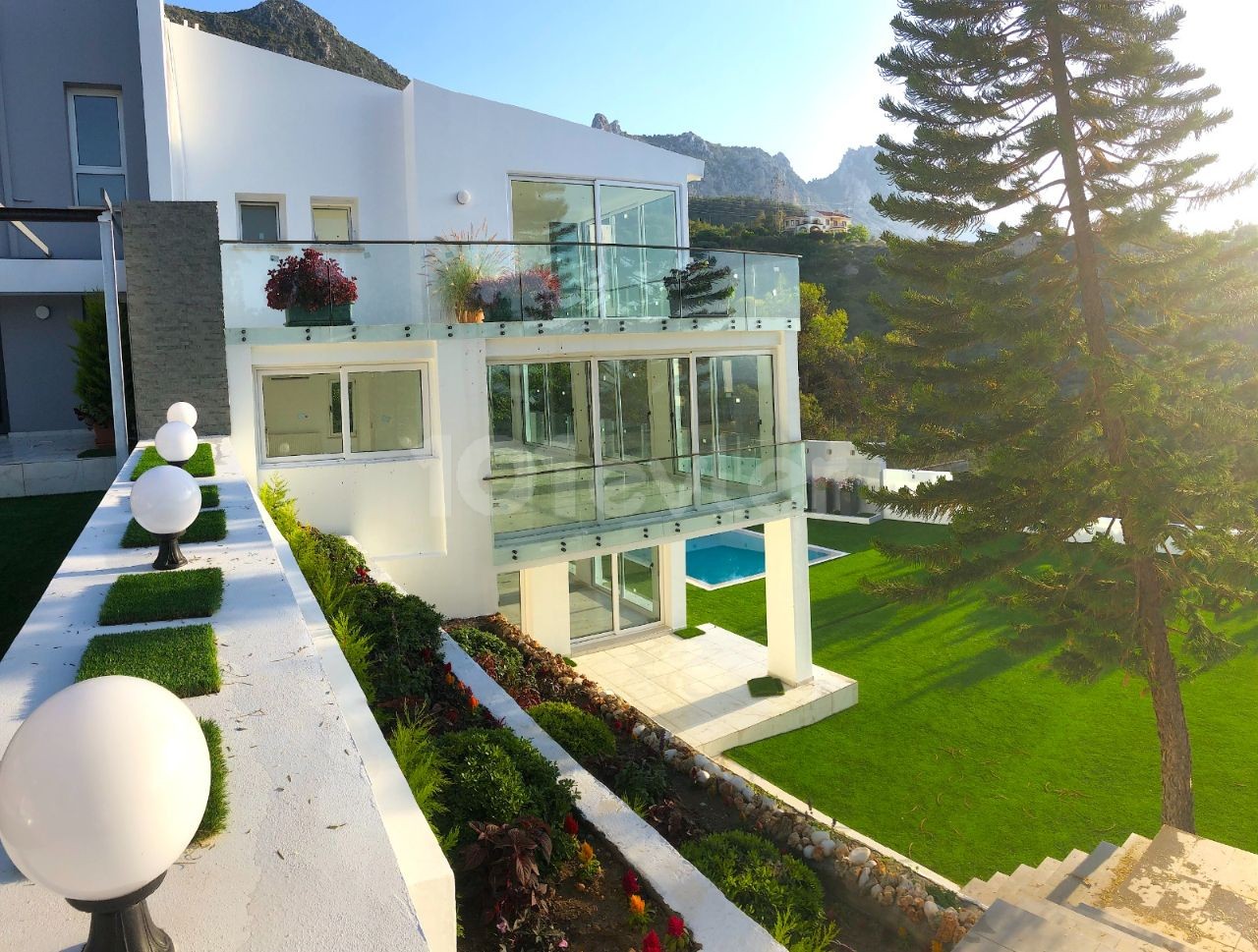 6+1 SUPERLUX VILLA WITH POOL FOR SALE IN KYRENIA