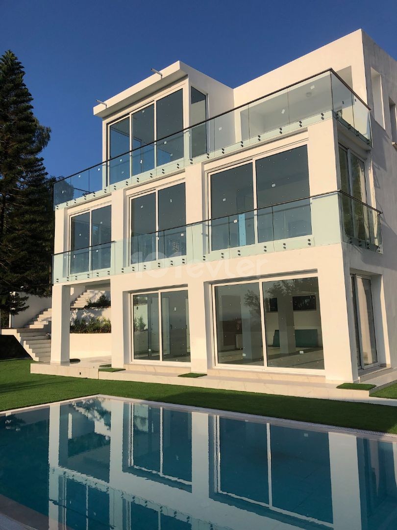 6+1 SUPERLUX VILLA WITH POOL FOR SALE IN KYRENIA