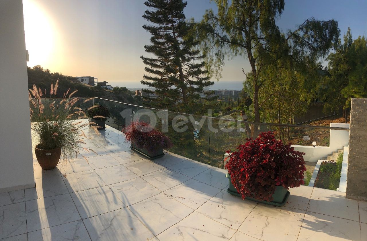 6+1 SUPERLUX VILLA WITH POOL FOR SALE IN KYRENIA