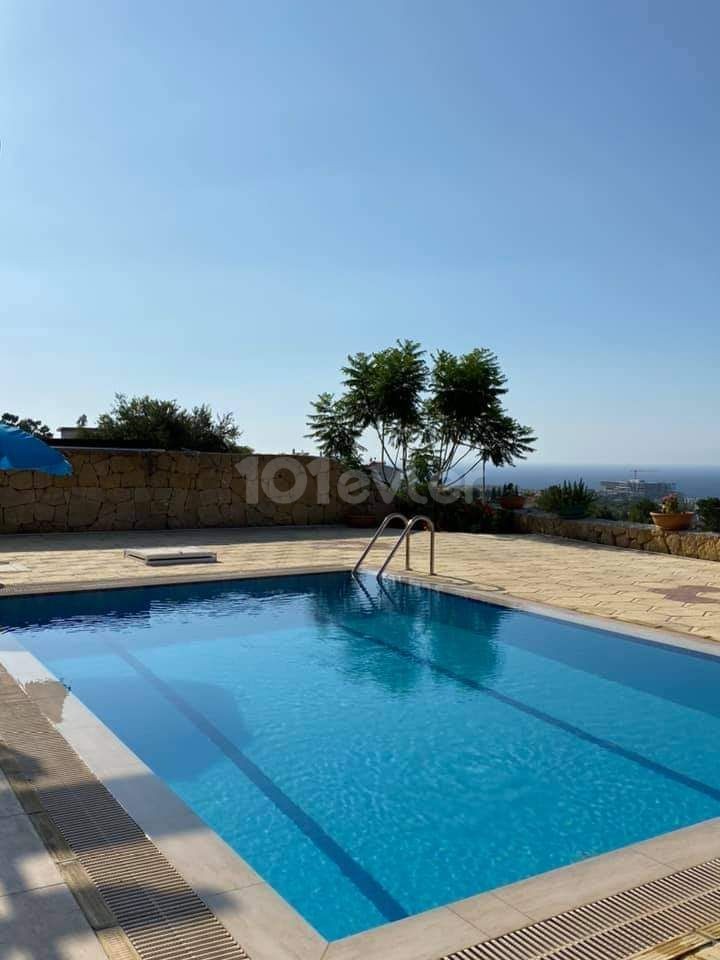 TAGESMIETE 3+1 VILLA MIT POOL IN GİRNE ÇATALKÖY