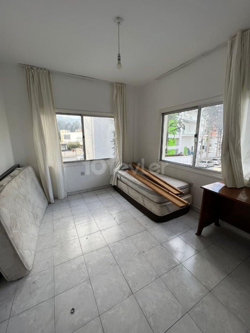 GİRNE MERKEZ'DE SATILIK 3+1 DAİRE