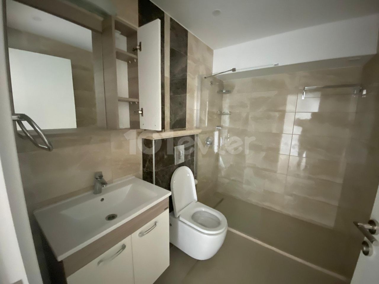 Flat To Rent in Aşağı Girne, Kyrenia