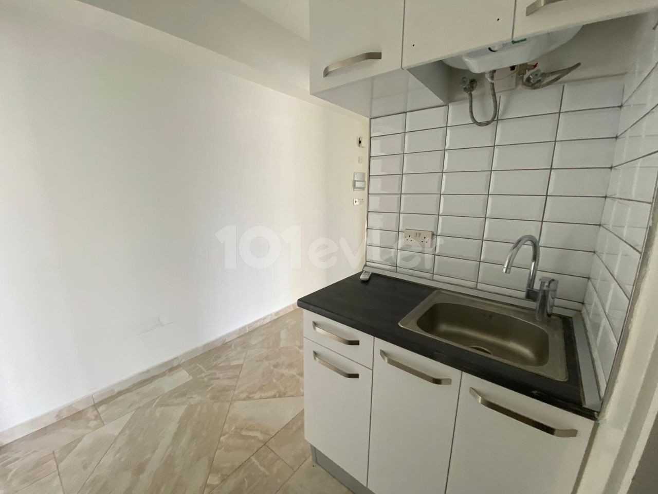 Flat To Rent in Aşağı Girne, Kyrenia