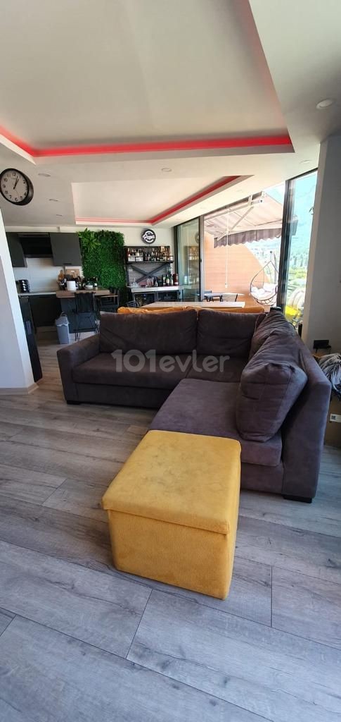 GİRNE'DE SATILIK 3+1 PENTHOUSE