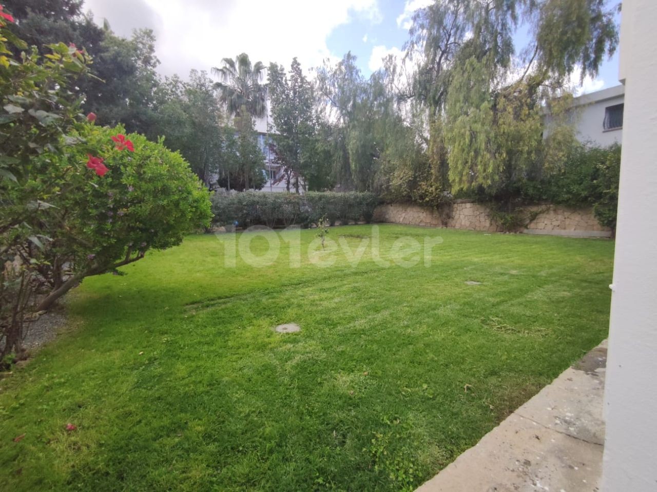 3+1 Villa for Sale with Pool in Kyrenia Edremit Region !!!