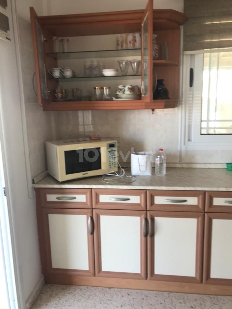 MÖBLIERTE WOHNUNG IM 1. STOCK ZU VERMIETEN IN GİRNE-ÇATALKÖY