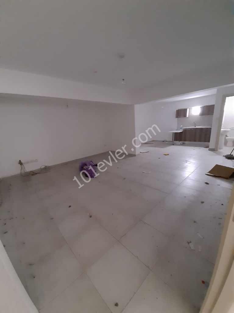 store for Sale , 380,000 stg , Salamis road , Eşdeğer koçan