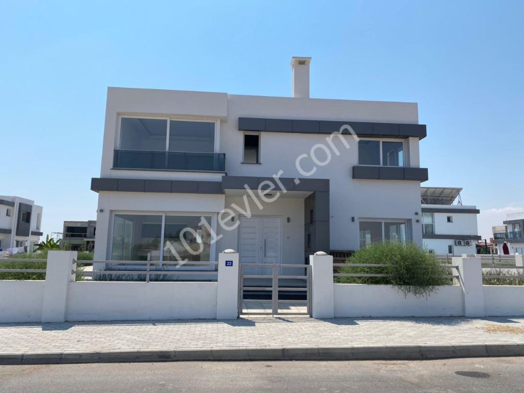 Yeni Boğaziçi'nde satılık 4+1 villa 19 ay sonra teslim toplam 595 m2 garajlı