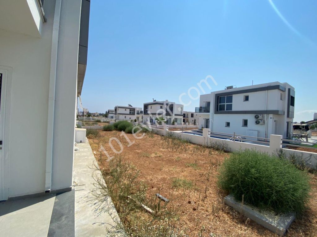 Yeni Boğaziçi'nde satılık 4+1 villa 19 ay sonra teslim toplam 595 m2 garajlı