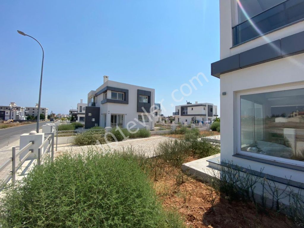 Yeni Boğaziçi'nde satılık 4+1 villa 19 ay sonra teslim toplam 595 m2 garajlı