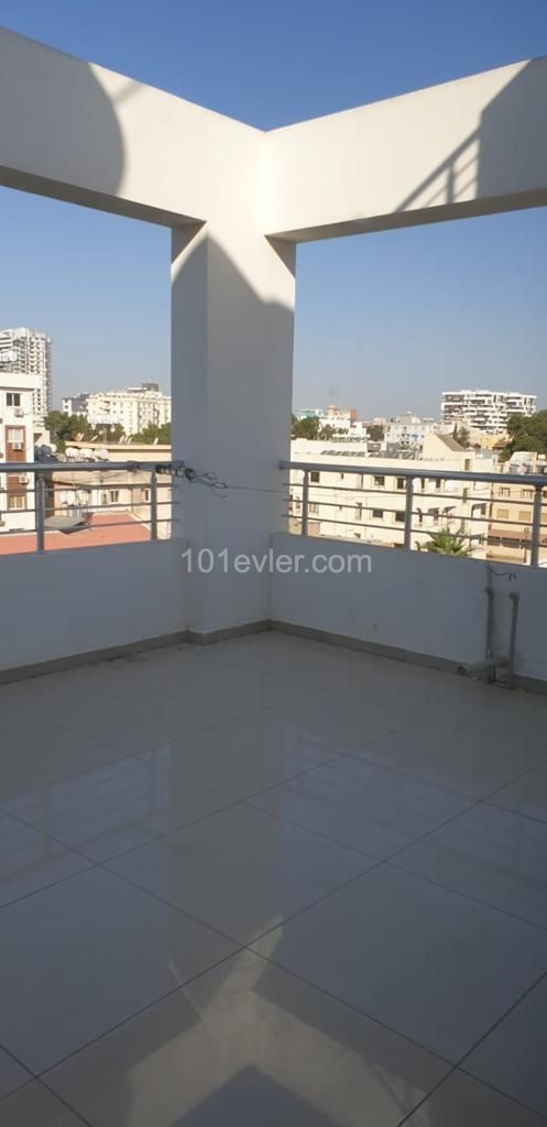 Gulseren 3+1 penthouse bei Famagusta 6000 $ rent deposit 500$ Commission ** 