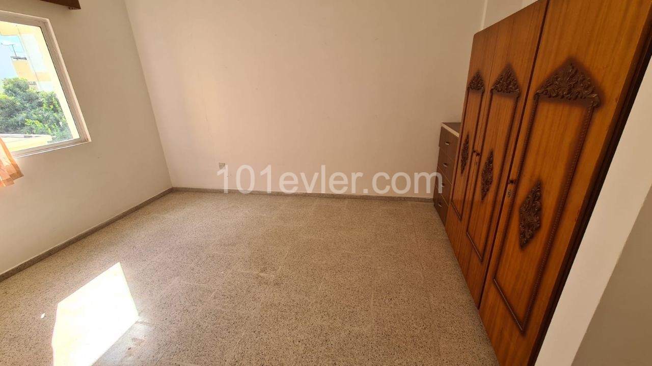 Mağusa sakarya bölgesinde kiralık  2+1 eşyasız