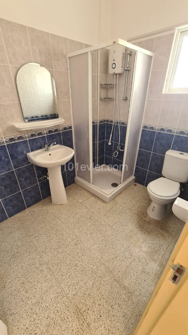 Mağusa sakarya bölgesinde kiralık  2+1 eşyasız