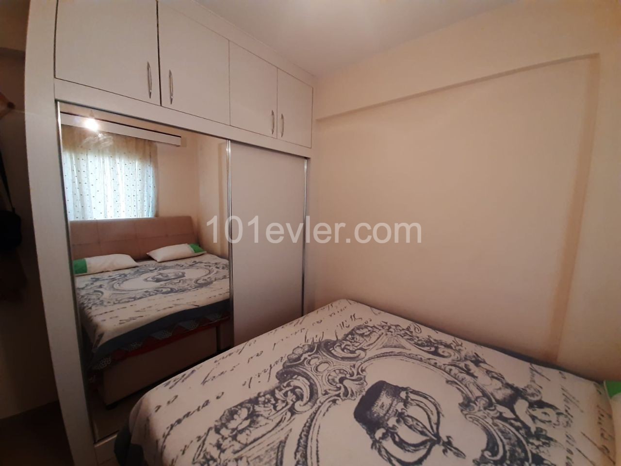 Sakarya bolgesinde satilik 2+1 2.katta olan daire 52.000£ full esyali olarak satilik  3 yillik bina Turk kocanli 70m² Asansorlu oto parkli