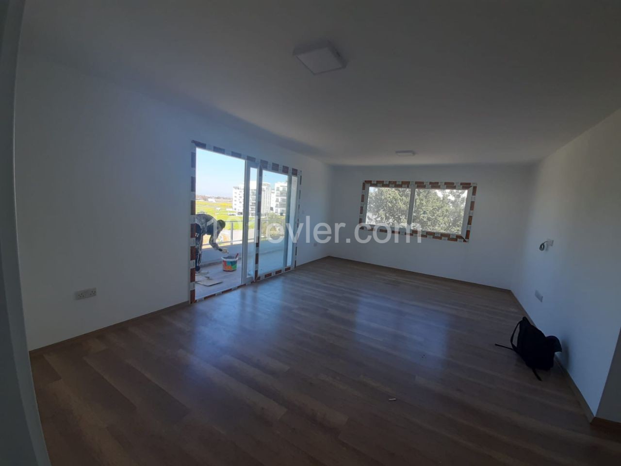 Canakkale area 3+1 flat for sale 126 m² In City mall area, Unfurnished, 3 toilets, 3rd floor apartment with en-suite bathroom. It is a 5-storey building with elevator and car park.