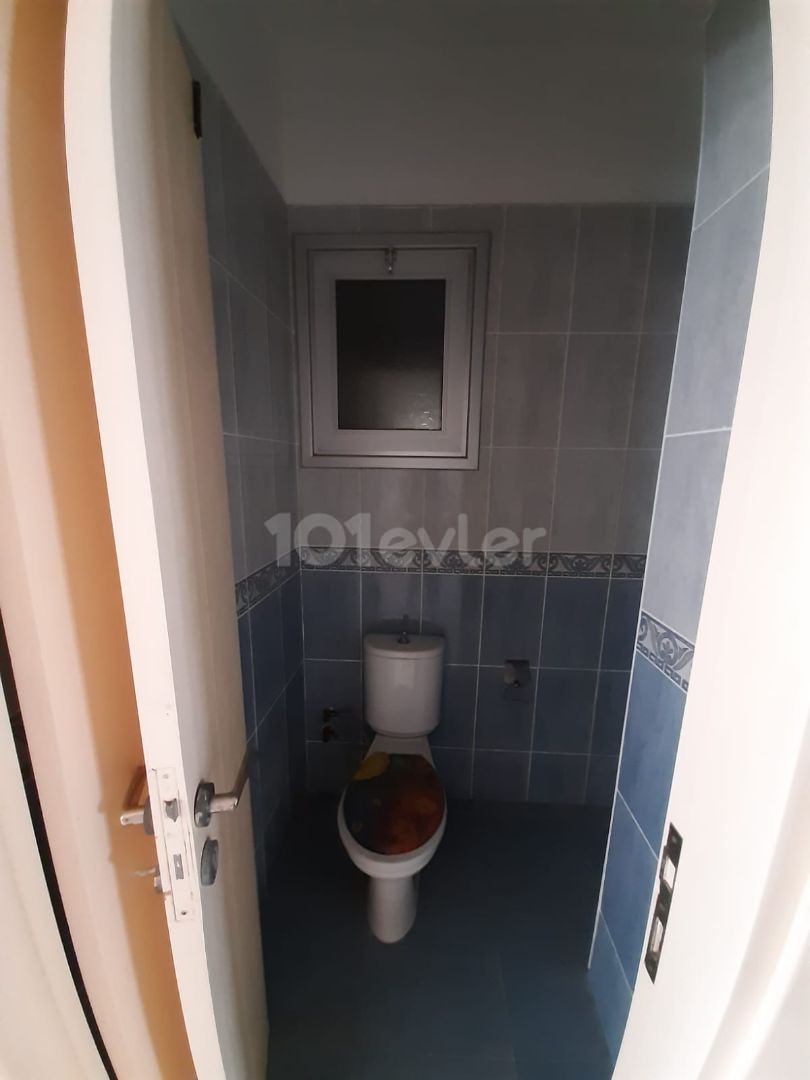 Famagusta Sakarya region 3+1 for sale 3.the 12-year-old building on the floor is for sale for £45,500. 2 toilets 1 bathroom 130 m2 Equivalent cob with elevator ** 
