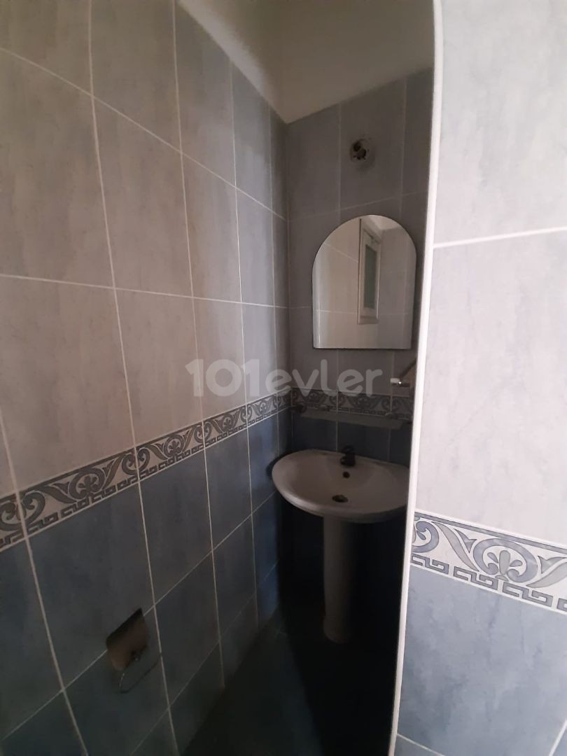 Famagusta Sakarya region 3+1 for sale 3.the 12-year-old building on the floor is for sale for £45,500. 2 toilets 1 bathroom 130 m2 Equivalent cob with elevator ** 