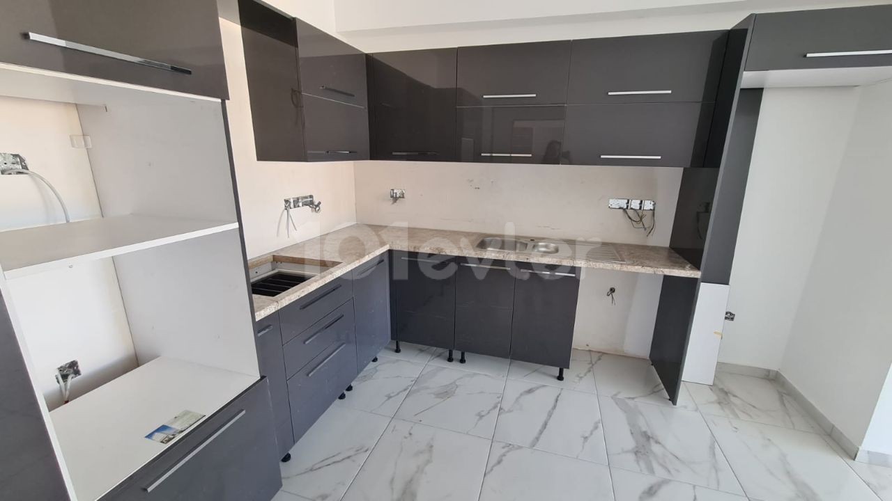 2 + 1 apartment apartment for sale in Famagusta canakkale OUR APT INFORMATION 2 + 1 apartment for sale in 85 m2 The sale price is £ 46,000 - VAT and transformer prices have been paid. ** 