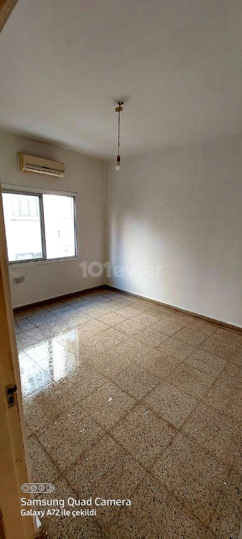 Kalilant bolgesinde Satılık 3+1 apartman dairesi 130 m2 Eşdeğer koçan 35.000 £ 2.kat Asansörsüz