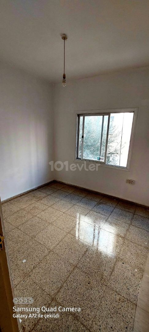 Kalilant bolgesinde Satılık 3+1 apartman dairesi 130 m2 Eşdeğer koçan 35.000 £ 2.kat Asansörsüz