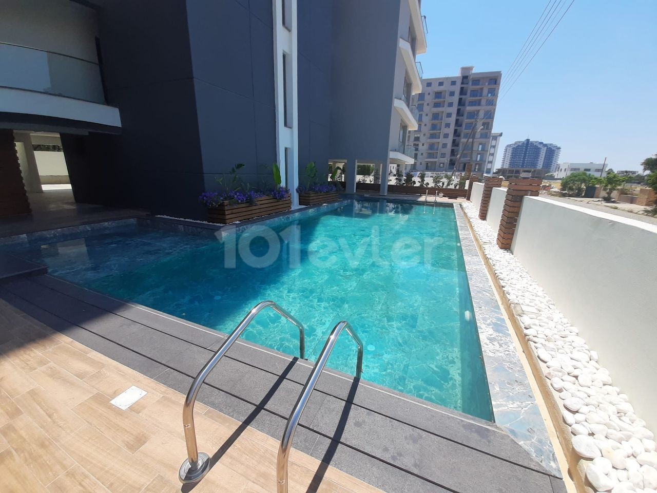 Famagusta Iskele long beach Weekly 1+1 rental house Per day 55€ And commission 55€ 3 floor elevator car park Sea wiev For family In the room no a.c