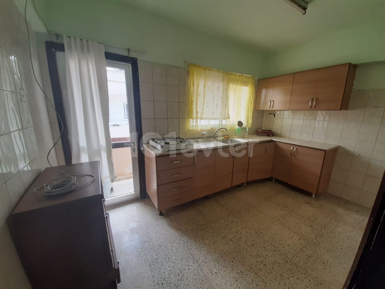 £42,000 for sale on 3+1 in the social housing area 4.the apartment on the floor is equivalent to a 20-year-old building cob without an elevator ** 