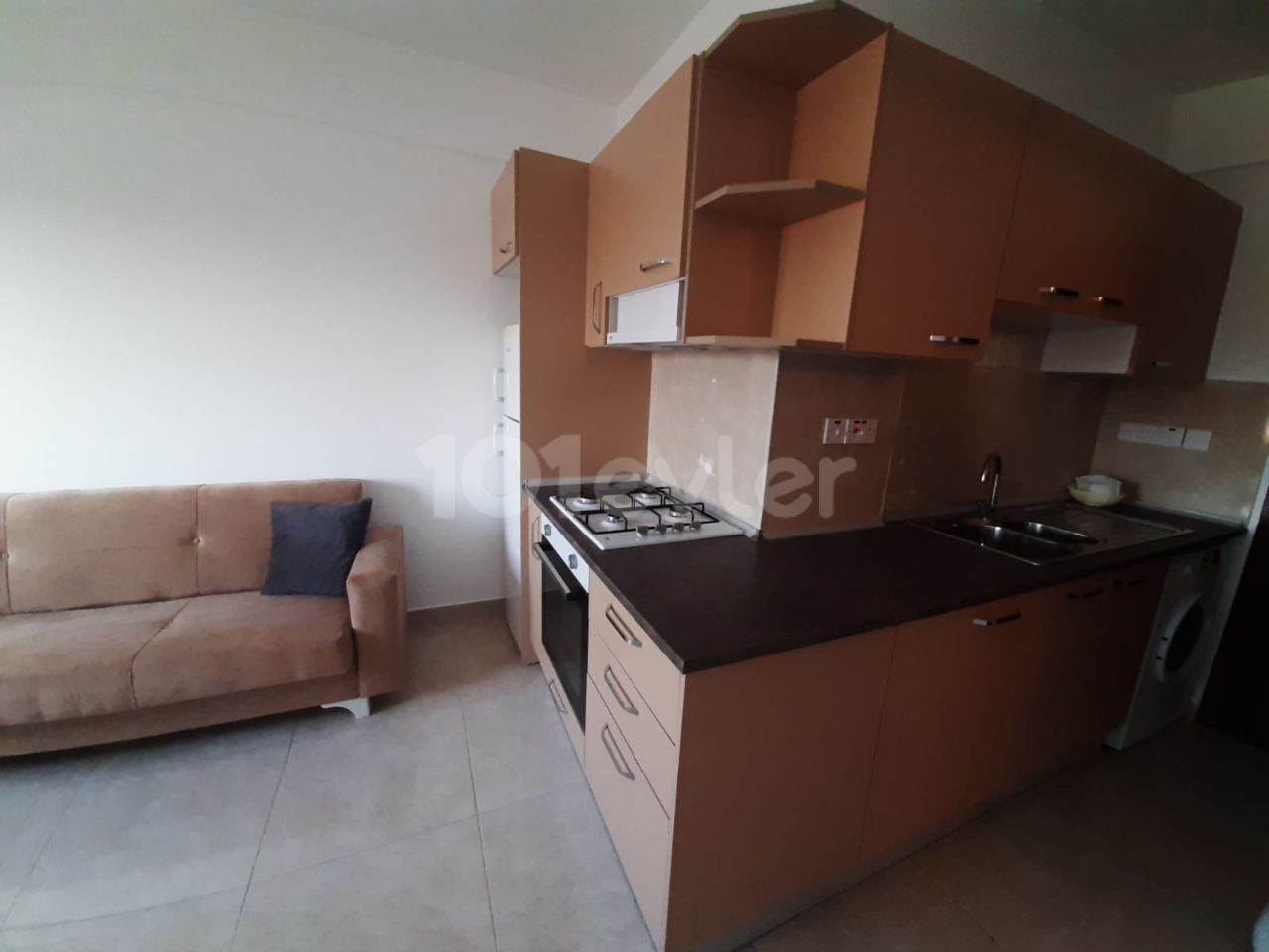 Tuzla 1+1 kiralık kirası 250£ 3 kira depozit ve komisyon aidat 80 tl balkonu yok daırenın