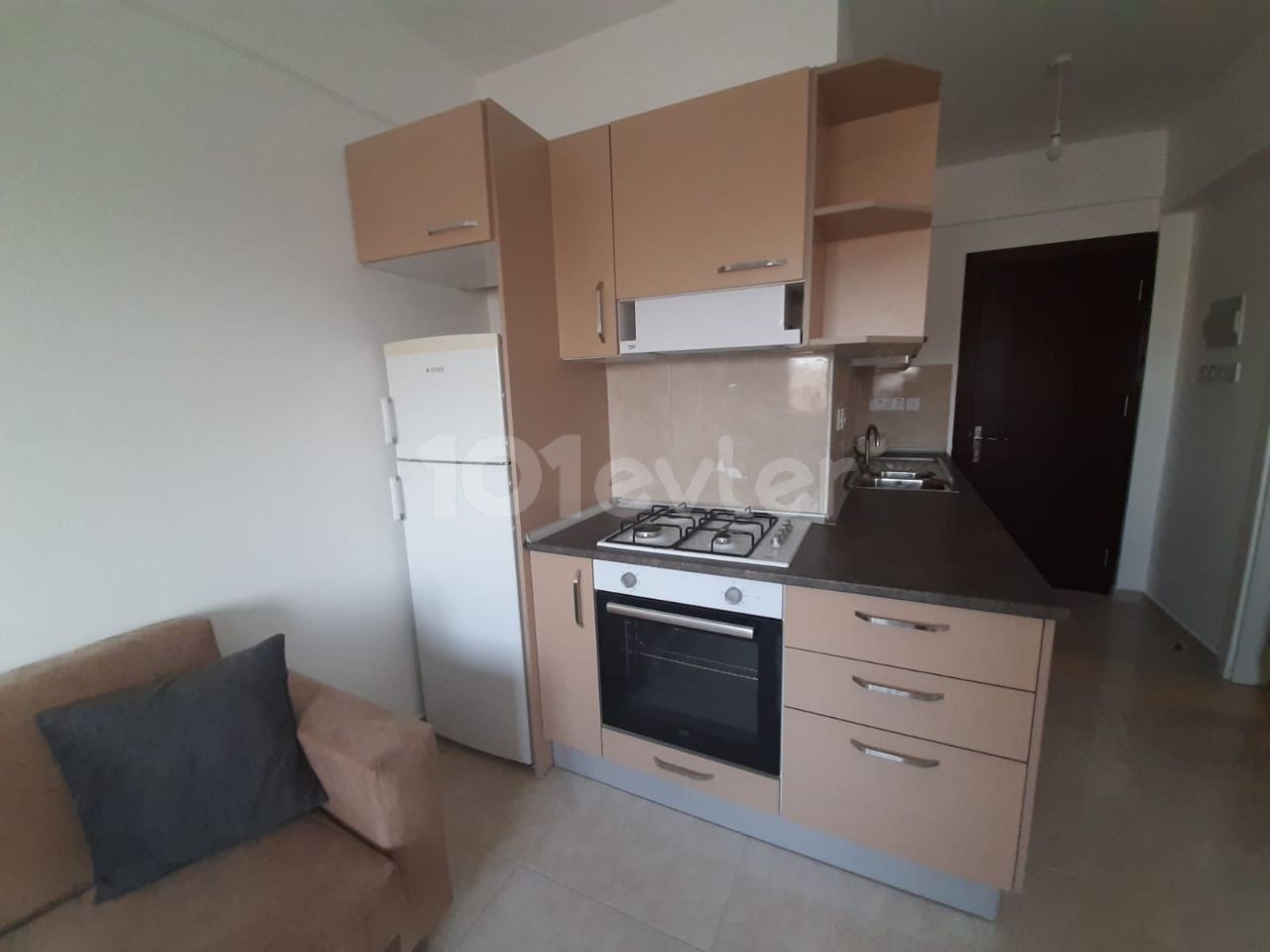 Tuzla 1+1 kiralık kirası 250£ 3 kira depozit ve komisyon aidat 80 tl balkonu yok daırenın