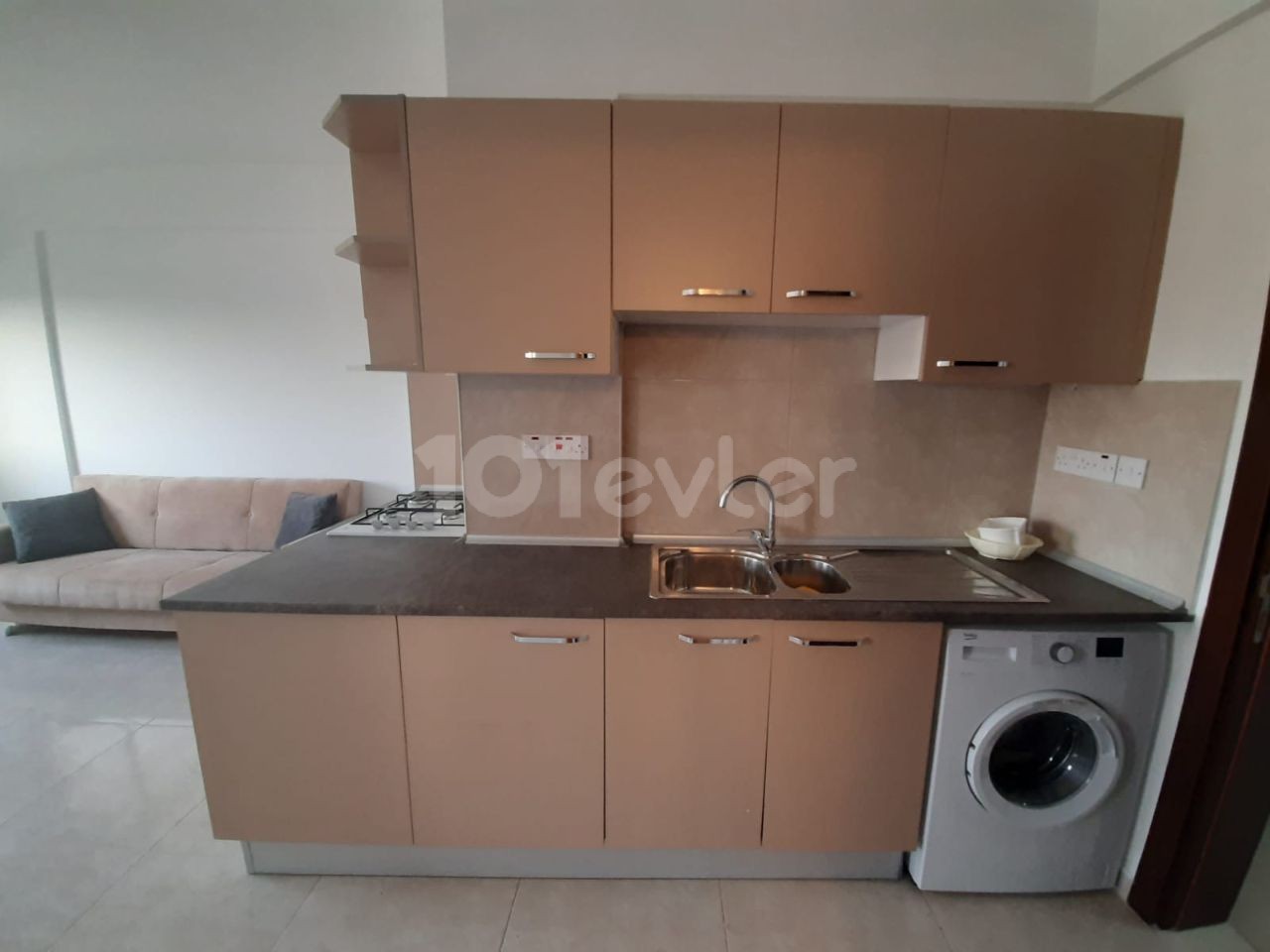 Tuzla 1+1 kiralık kirası 250£ 3 kira depozit ve komisyon aidat 80 tl balkonu yok daırenın