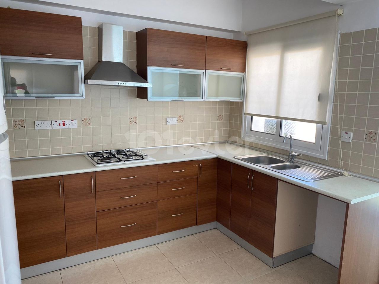 1 july active home Close to onder shopping mall 3+1 reny penthouse 4500$ rent yearly payment Deposit 375$ Commission 375$ Elevator Car park Apartment charge Thu month 100 tl ** 