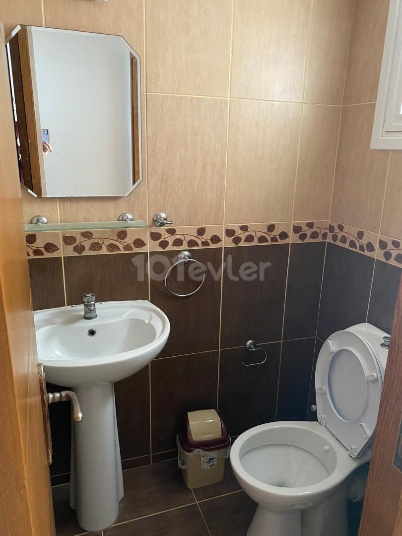 1 july actıve home Close to onder avm 3+1 reny penthouse 4500$ rent yearly payment Deposit 375$ Commission 375$ Elevator Car park Apartman charge per month 100 tl 