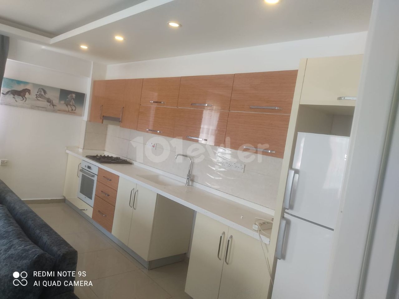 Sakarya 2 + 1 rent house 1 year payment 7500$ Deposit and commission Full A.c 2. Etage da Golden Residence Terrasse gegenüber dem Park neues Gebäude jedes Zimmer Klimatisierte Betten 2,5 Personen Gebühren 150 TL pro Monat ** 