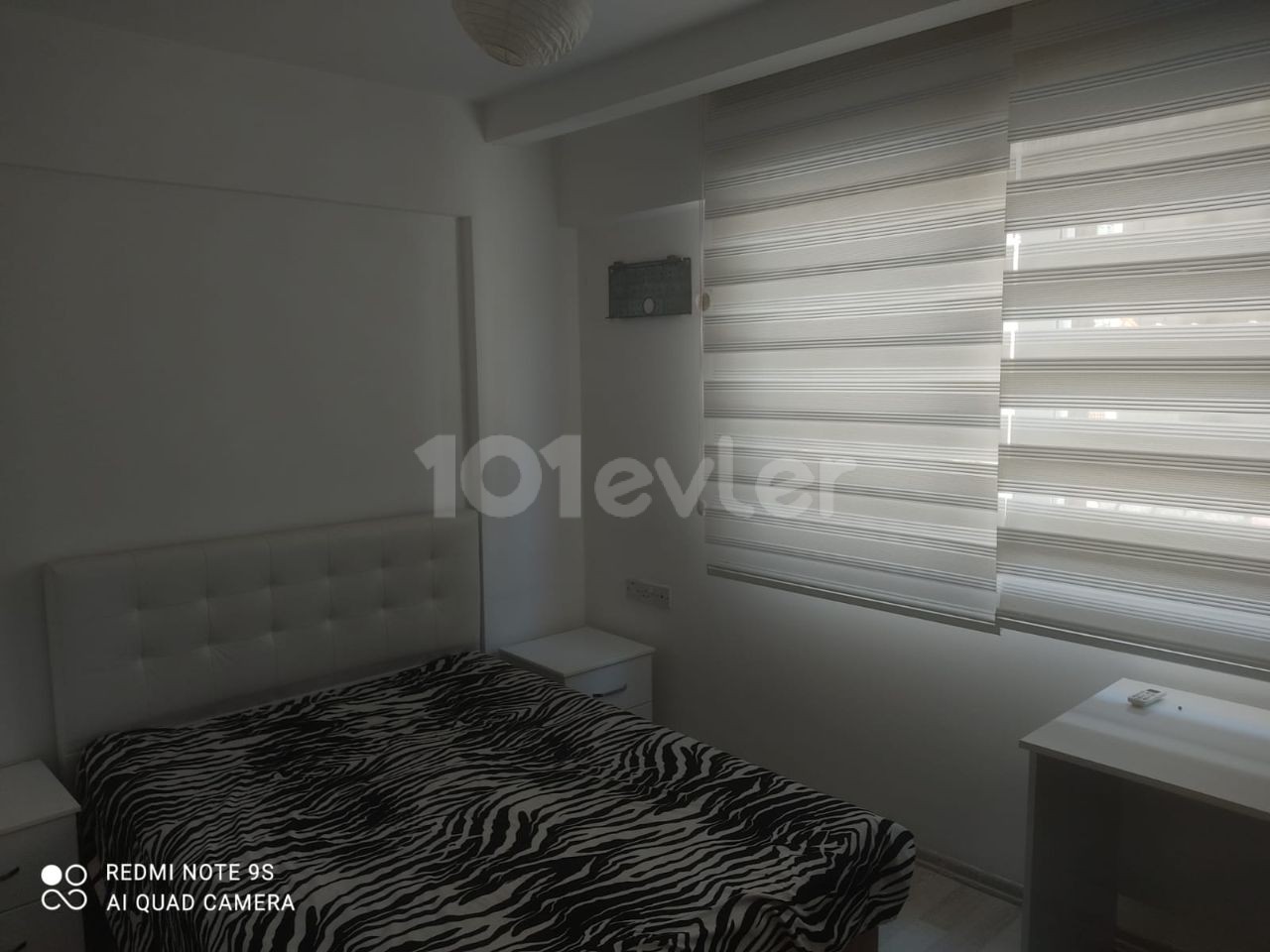 Sakarya 2 + 1 rent house 1 year payment 7500$ Deposit and commission Full A.c 2. Etage da Golden Residence Terrasse gegenüber dem Park neues Gebäude jedes Zimmer Klimatisierte Betten 2,5 Personen Gebühren 150 TL pro Monat ** 