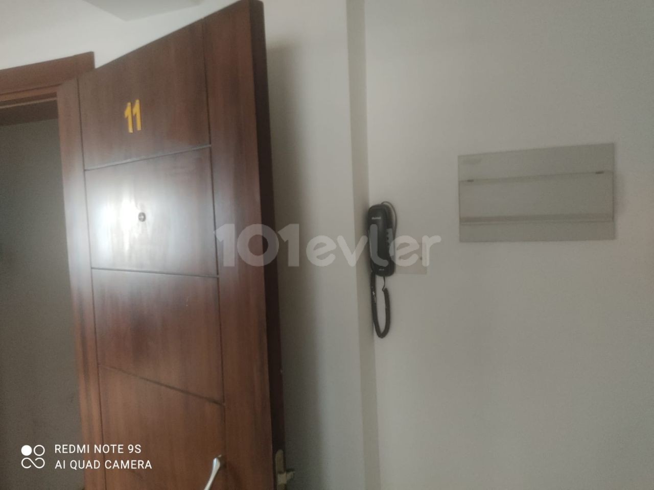 Sakarya 2 + 1 rent house 1 year payment 7500$ Deposit and commission Full A.c 2. Etage da Golden Residence Terrasse gegenüber dem Park neues Gebäude jedes Zimmer Klimatisierte Betten 2,5 Personen Gebühren 150 TL pro Monat ** 