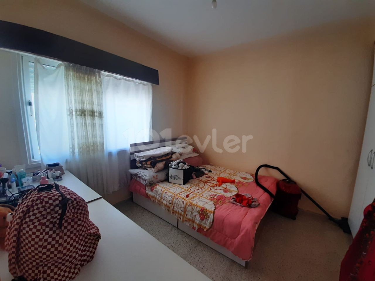 Gulseren bolgesinde kiralik 2+1 senelik odemeli magusa gülseren park tower 4. kat asansör yok Klima Tv Buzdolabı  çamaşır makinesi Kirasi 350$ Odeme sekli senelik odemeli Depozit 350$ komisyon Temmuz sonu aktif olacaktir. Su fatura 100 tl aylik Elektrik fatura Internet kiraciya ait.