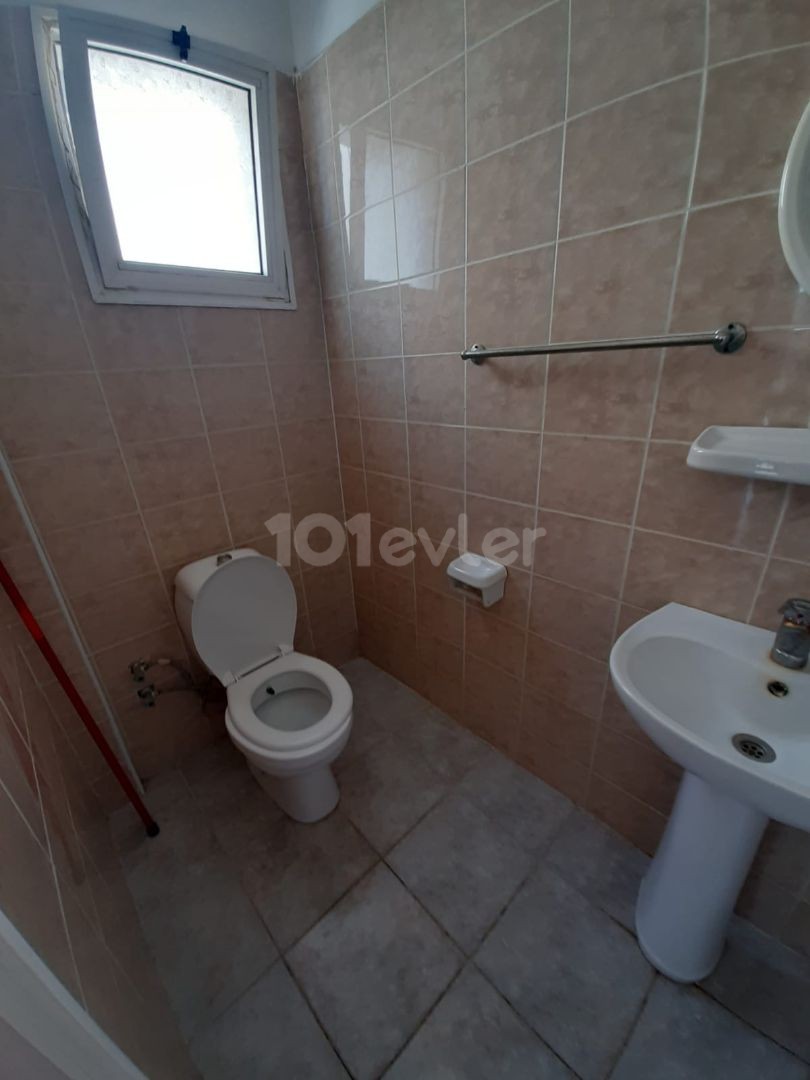 Close to lemar Mall 1 + 1 rent house Per month 180$ 5 months payment Deposit 180$ Commission 180$ Llosa electric Llosa bill 3.floor No elevator ** 