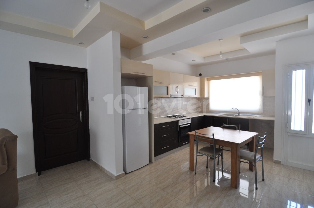 Famagusta close to pascutti ground floor 3 + 1 rent house minimum 10 months payment 4000 $ Anzahlung 400$ Kommission 400 $ total 4800$ ** 