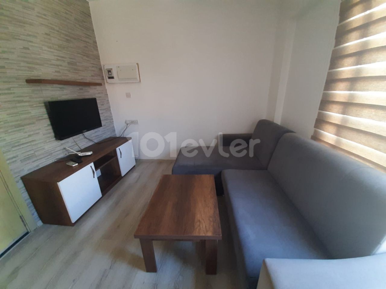 Close to emu 1 + 1 rent house 1 year payment 2500 $ Deposit 1500 tl Commission 1500 tl 2.floor Internet ① Free ** 