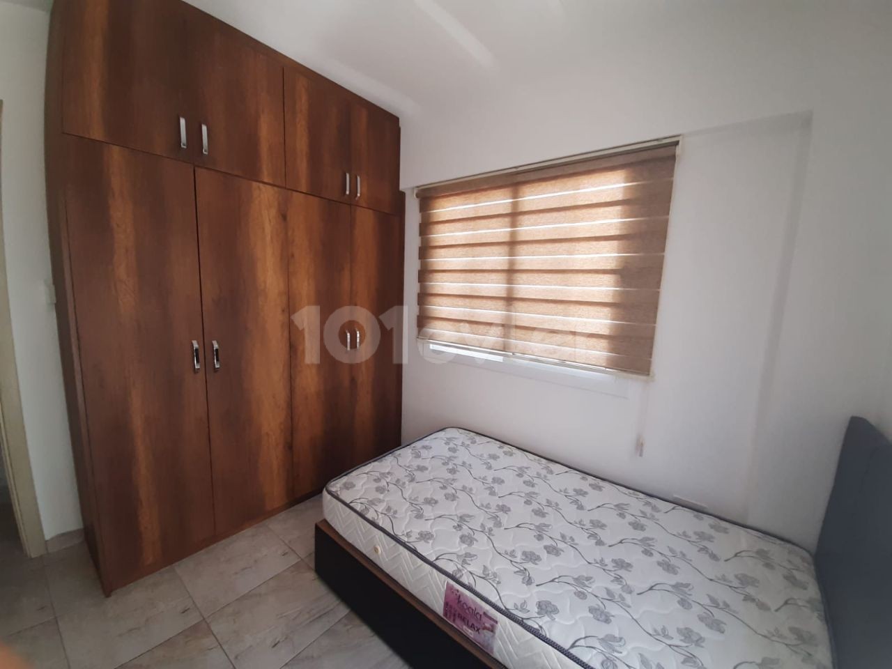 Close to emu 1+1 rent house 1 year payment 2500$ Deposit 1500 tl Commission 1500 tl 2.floor Internet wifi free