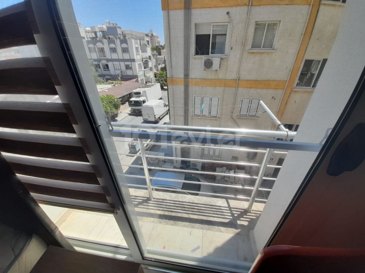 Close to emu 1+1 rent house 1 year payment 2500$ Deposit 1500 tl Commission 1500 tl 2.floor Internet wifi free