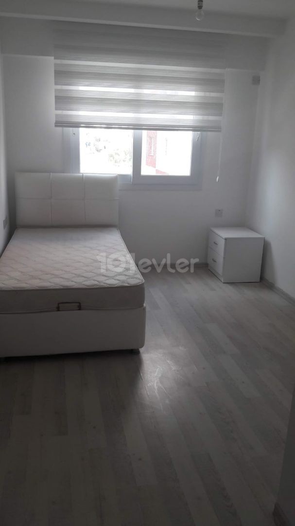 Sakarya bölgesinde kiralık temiz 2+1 daire 6 ay ödeme imkanı kirası 550$ 6 ay fiyatı 3300$ depozit 550$ komisyon 550$ 2.katta daire aidat ayda 150 tl