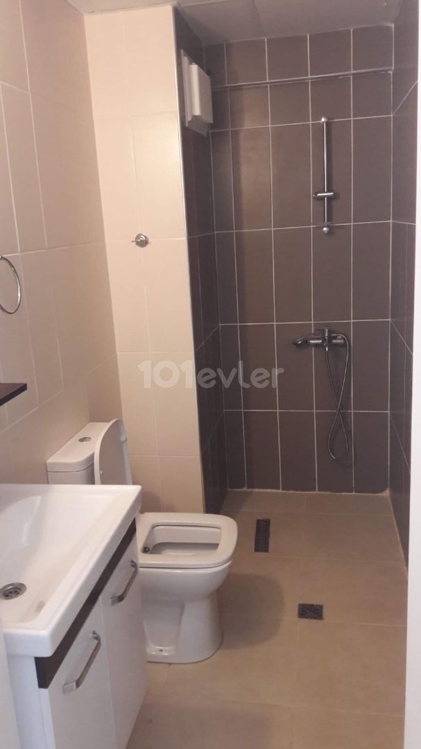 Saubere 2+1 Wohnung zur Miete in Sakarya region 6 Monate Zahlungsmöglichkeit Miete 6 Monate Preis 3500 $ Anzahlung 500 $ Provision 500$ 2.Wohnung auf dem Boden Gebühren 150 tl pro Monat ** 