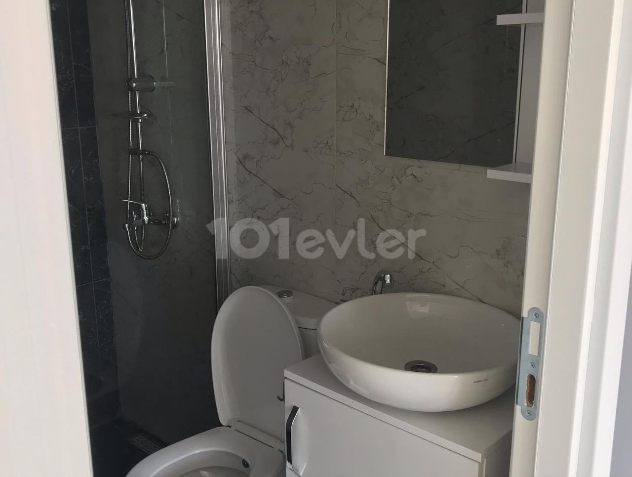 çanakkale bölgesinde 2+1 satılık daire yatırım için mükemmel 45000£ zemin katta tahsis koçan